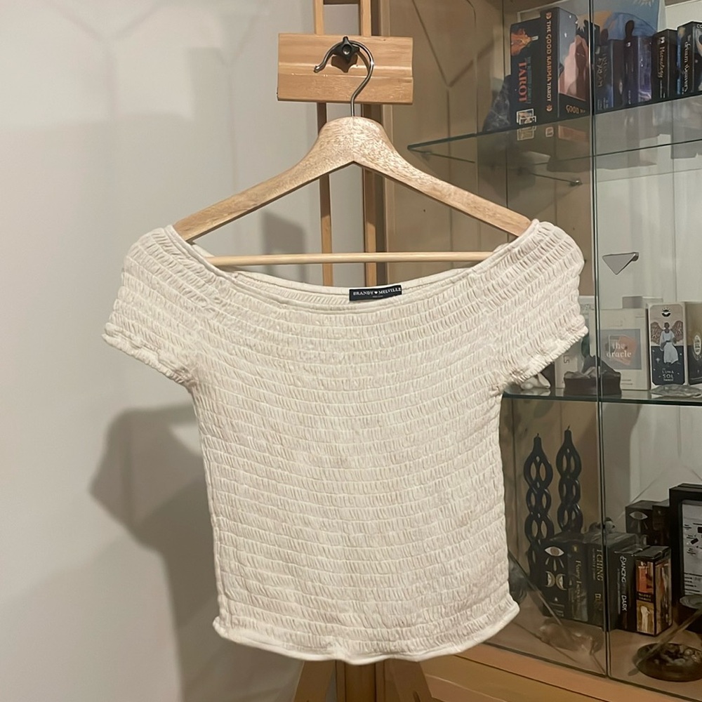 Brandy Melville
OS
White
Ruched
Off the shoulder 
Top